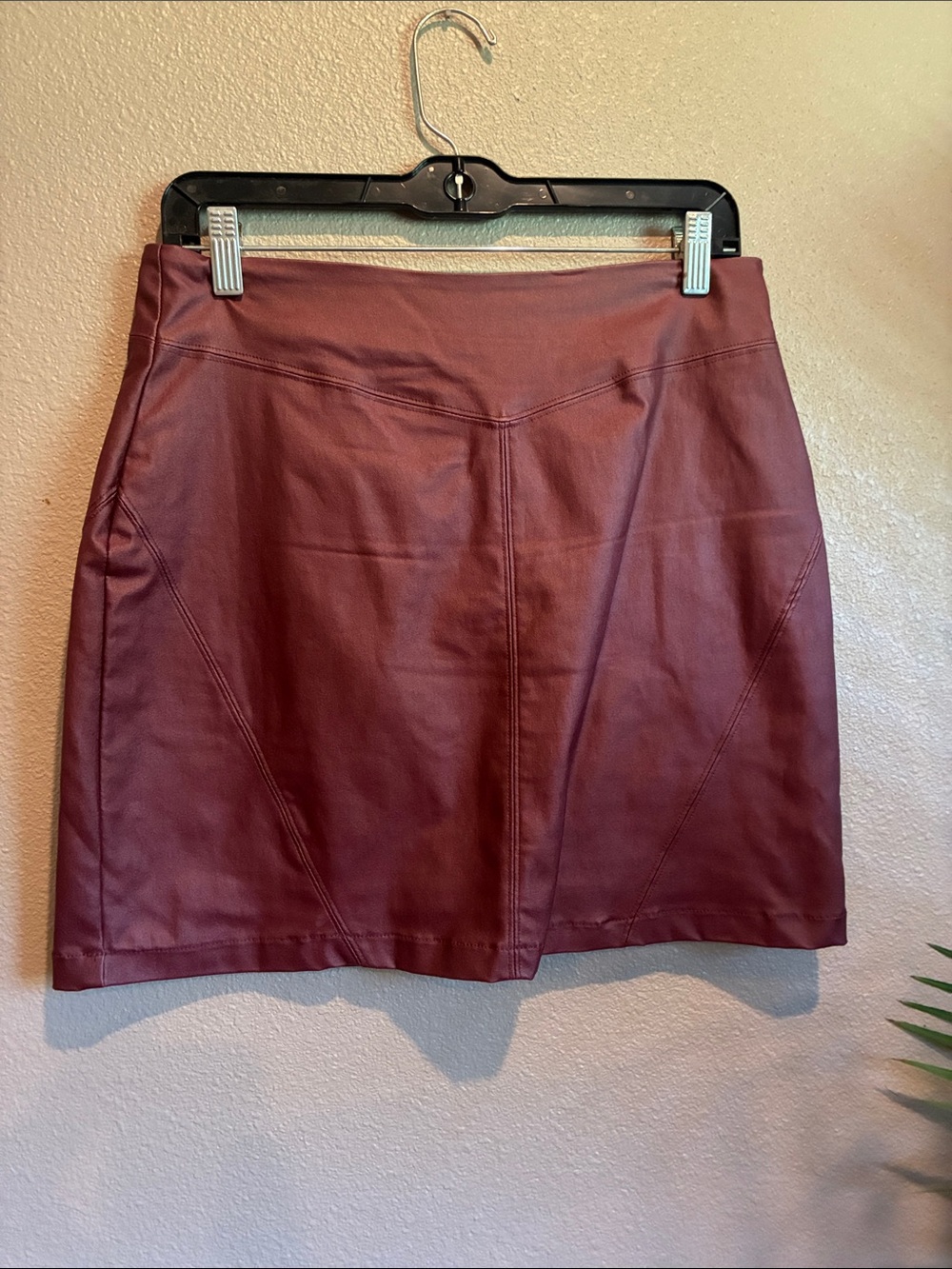 Women's Faux Leather Mini Skirt in Burgundy